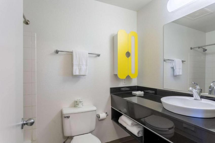 2 Full Beds  ADA/Tub Non-Smoking - foto 13