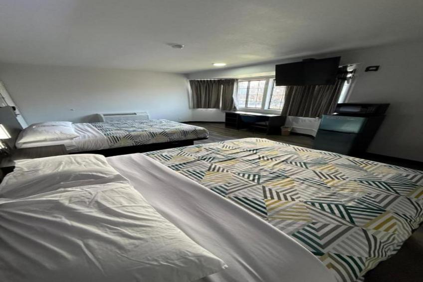2 Queen Beds  Non-Smoking Micfridge - foto 13