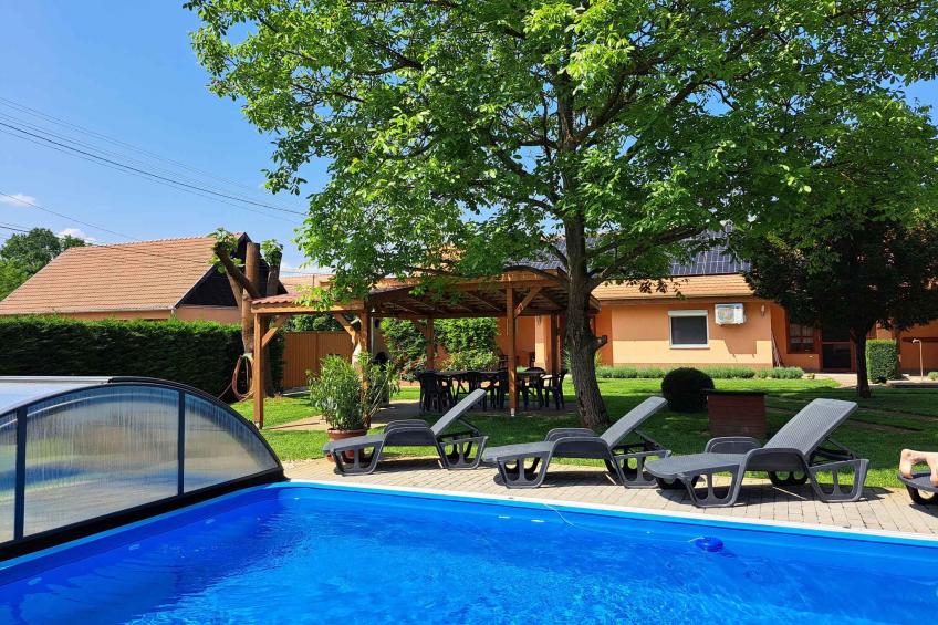 Maison de vacances avec piscine extérieure, bain à remous et sauna - BF-GG2ZY