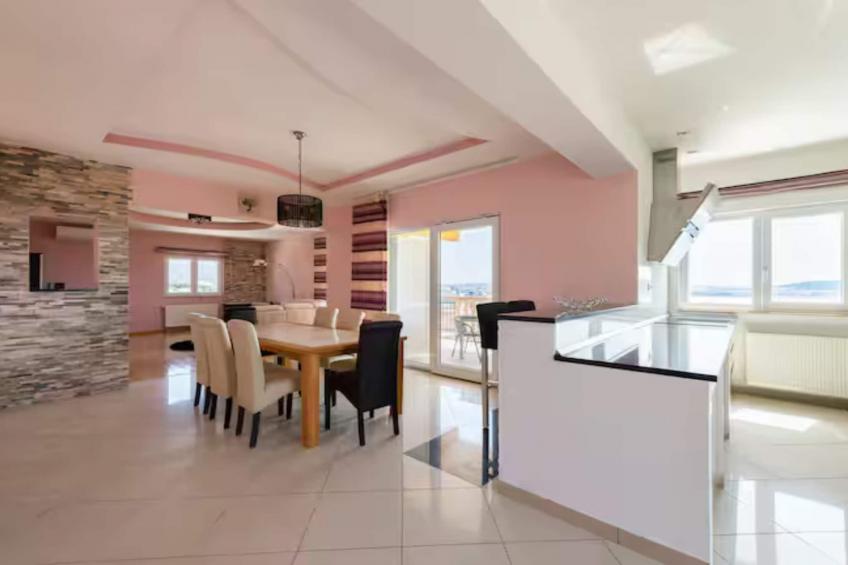 Villa Ana with Outdoor Pool, Sauna and Hot-Tub - Six Bedroom Villa with Outdoor Pool, Sauna and Hot-Tub - foto 7