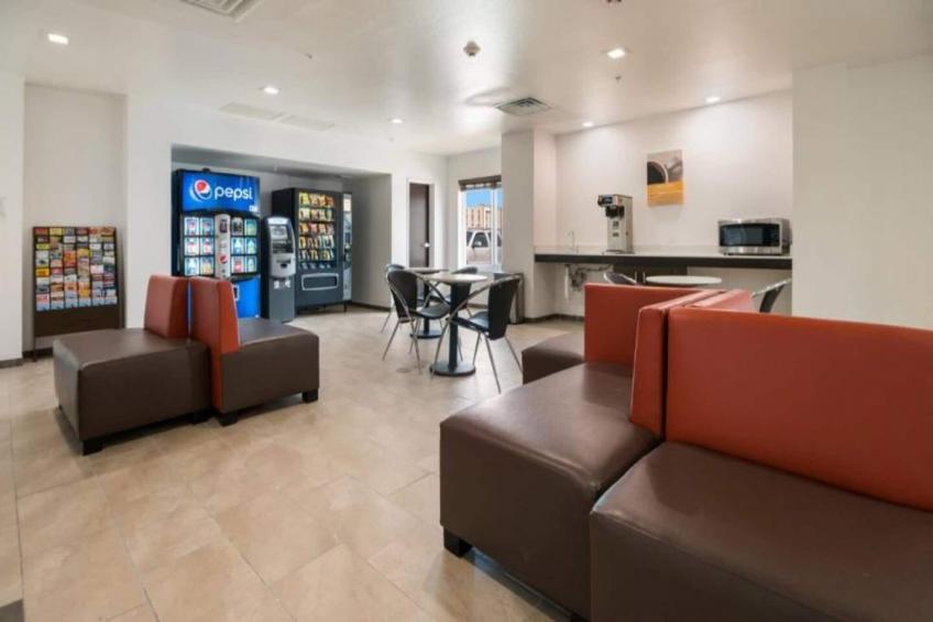 2 Queen Beds  Suite Non-Smoking Kitchen - foto 31