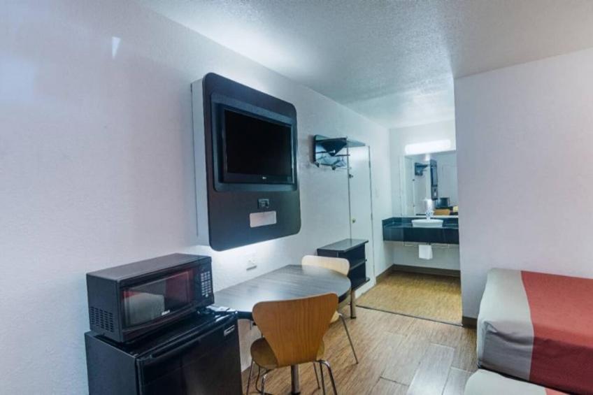 1 QUEEN BED  NON-SMOKING KITCHEN - foto 36