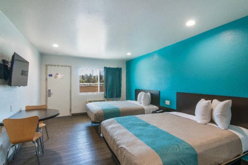 2 Queen Beds  Non-Smoking Micfridge - foto 10