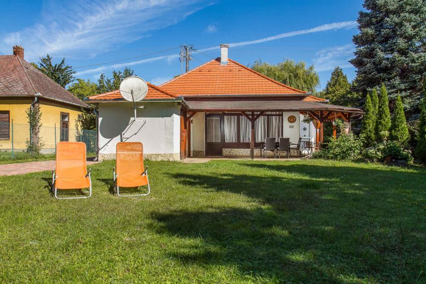 Vakantiehuis netjes met grote tuin - VW-5TW82