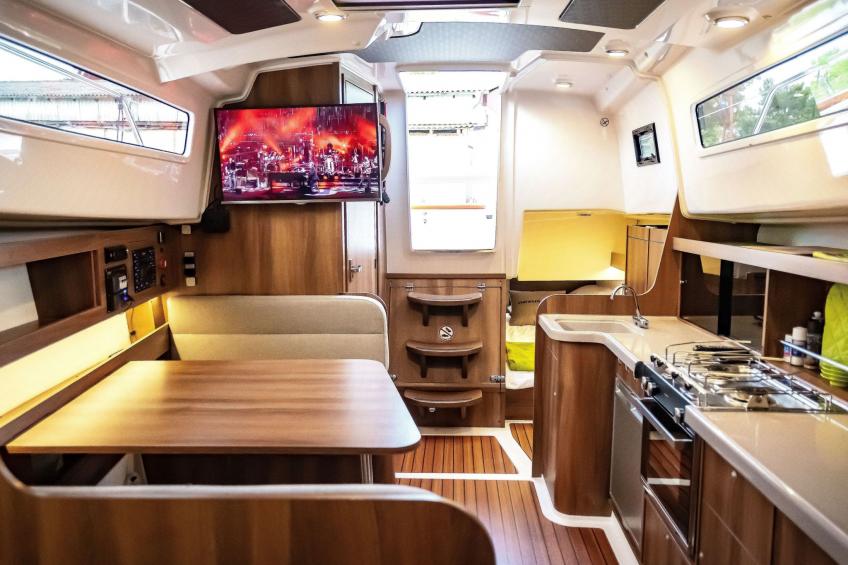 Yacht Overtime im Hafen der Marina Braunsbedra - foto 44