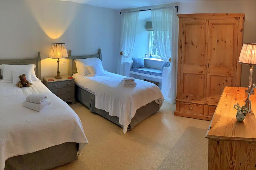 Ingleby Manor - South Front - foto 7