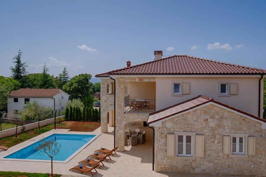 Haus in Pinezići mit privatem Pool