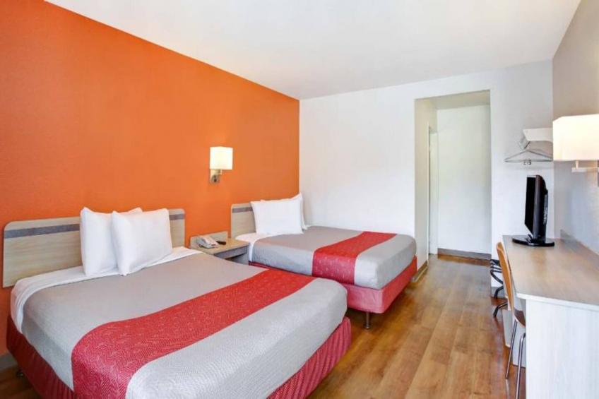 2 Full Beds  Deluxe Micfridge - foto 8