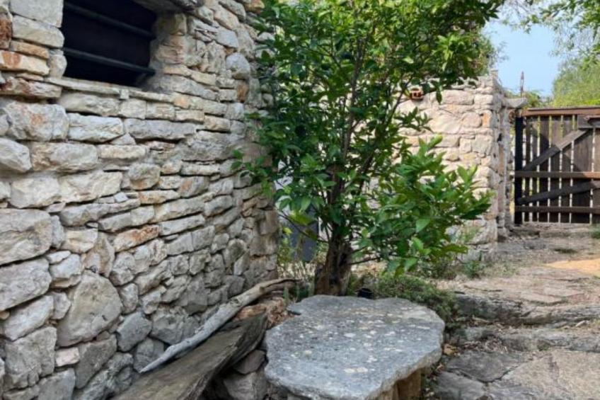 Romantic Stone House and Yard Near Stunning Beach - Two Bedroom Holiday Holiday Home  with  Patio and Terrace - foto 18