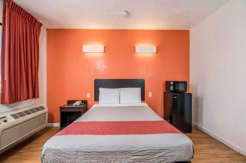 1 King Bed  Non-Smoking - foto 18