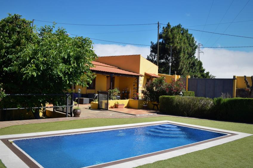 mit Schwimmbad nur für Erwachsene