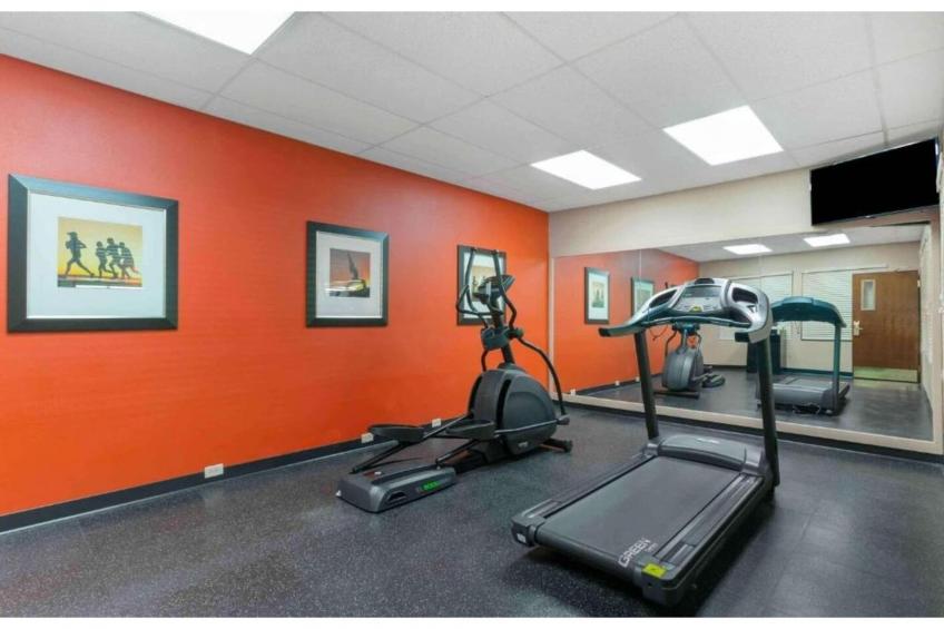 1 QUEEN BED | SUITE, NSMK, KITCHEN - foto 28