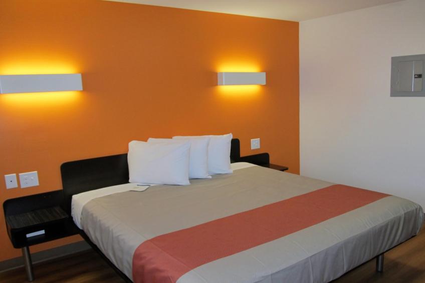 1 King Bed  Smoking Micfridge - foto 8