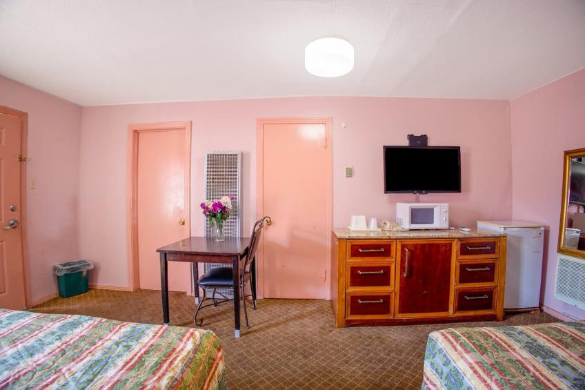 1 Queen Bed & 2 Twin Beds Non-Smoking - foto 13