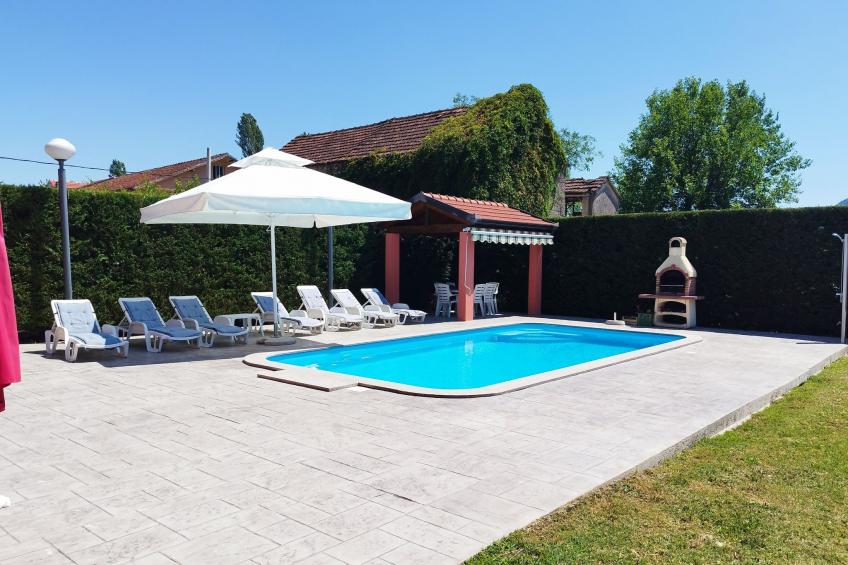 Baba Nevenka (MKA526) - foto 2