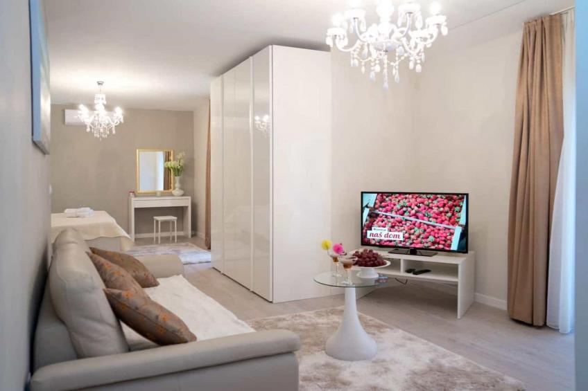 Peaceful Escape with Mountain Views, Heated Pool and Modern Amenities in Radošić - Four Bedroom Villa - foto 2