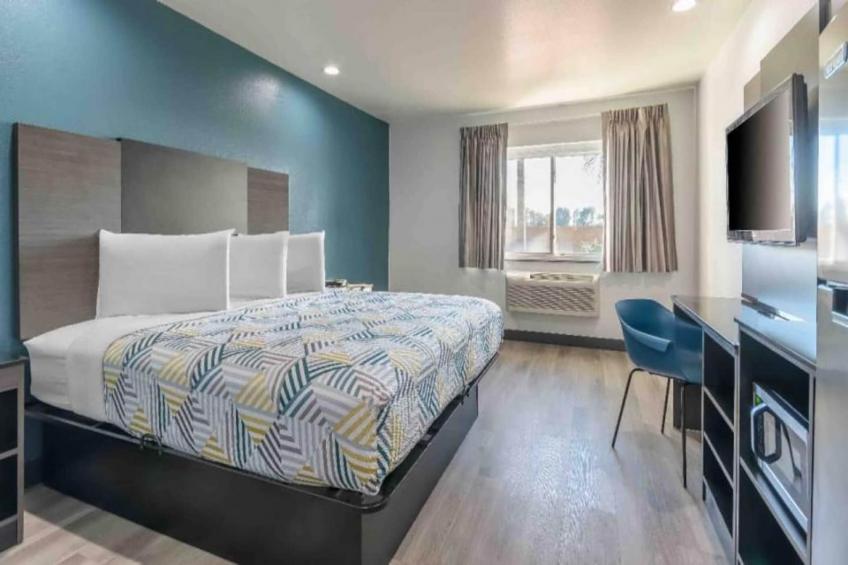 1 King Bed  Mob Acc Tub Ste Nsmk Micfridg - foto 6