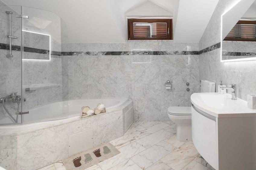 Charming Villa Rea, 8+2 with heated pool - foto 47
