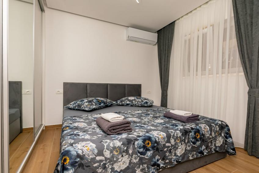 Apartments Hope (Dugi Rat) - Three-Bedroom Apartment with Jacuzzi  (Stanko) - foto 15