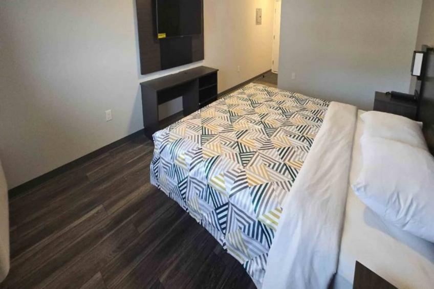 1 King Bed  Non-Smoking - foto 8