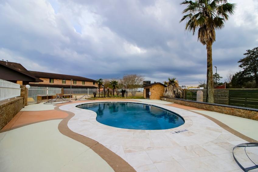 Pool View 2 Queen Bed - foto 16