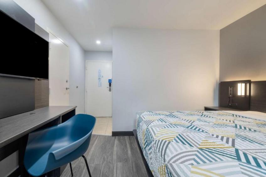 1 Queen Bed  Mob Acc Tub Nsmk - foto 12