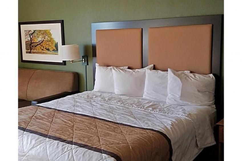 1 Queen Bed  Non-Smoking Kitchen - foto 10