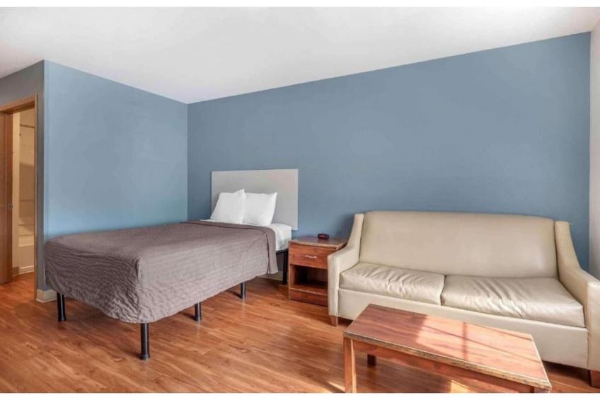 1 Full Bed | ADA\/Tub\/Non-Smoking\/Kitchen - foto 16