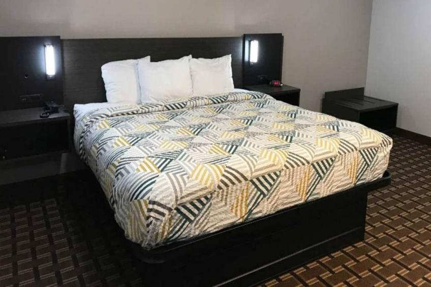 1 King Bed  Non-Smoking Micfridge - foto 11