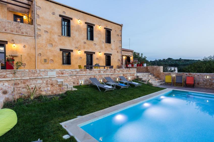 Freistehendes Ferienhaus mit großem Pool - foto 2