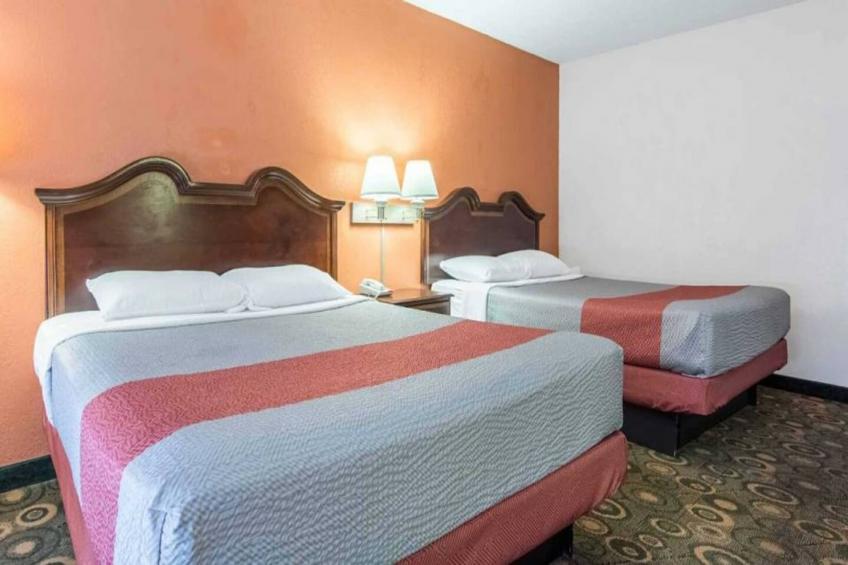 2 Queen Beds  Non-Smoking Micfridge - foto 2
