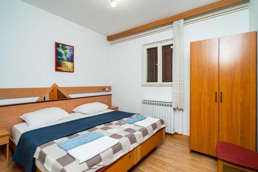 Apartments Klis -Two-Bedroom Apartment with Terrace - foto 12