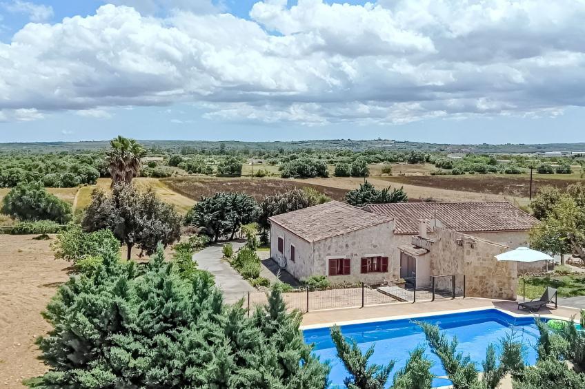 Finca mit großem eingezäunten Pool und Klimaanlage. - foto 2