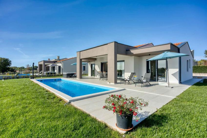 Villa mit Pool und Whirlpool - BF-Y4W8G - foto 2