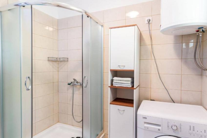 Tranquil Oasis Holiday Home Primorski Dolac with Pool - Three Bedroom Holiday Home with Pool - foto 12