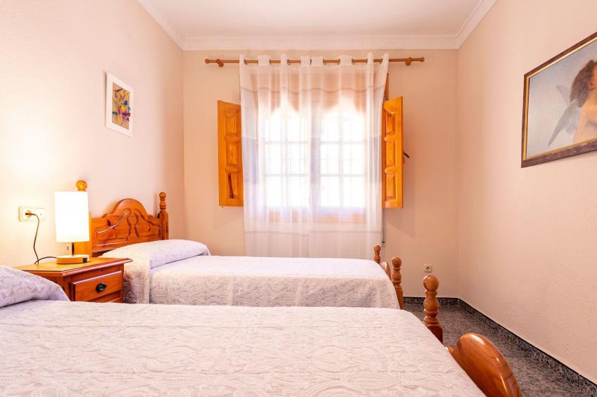 Familienhaus mit großzügigen Außenanlagen - foto 23