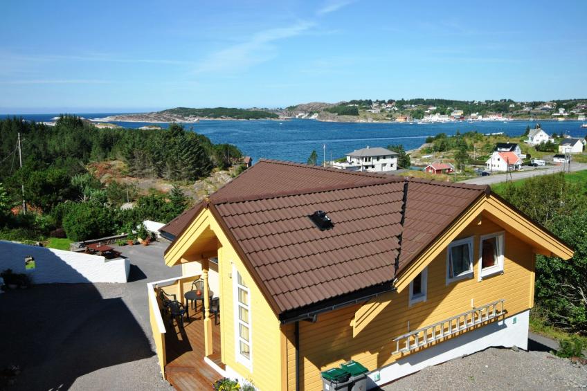 mit Blick auf das Wasser