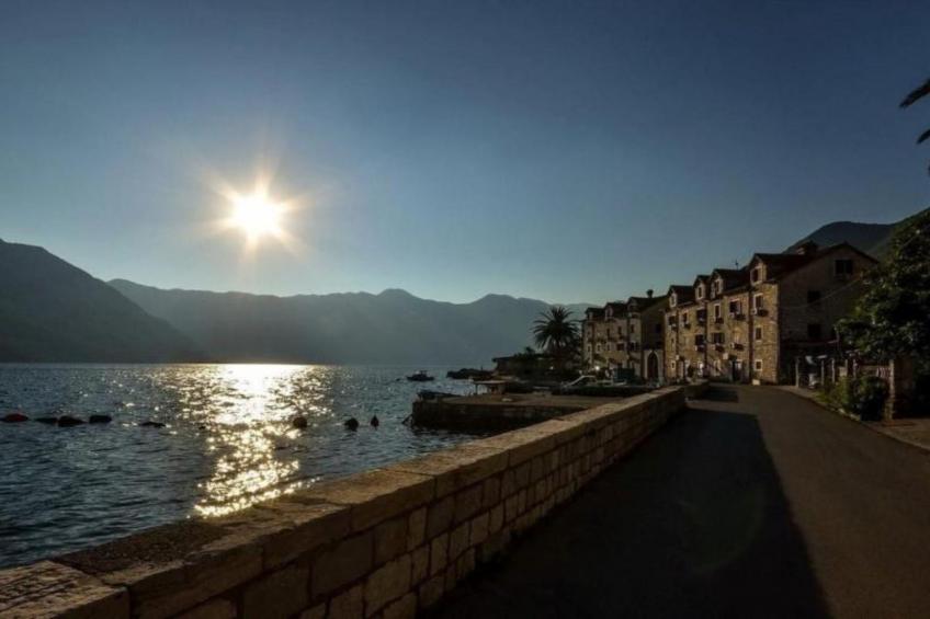 Charming Seaside Escape in Kotor - One Bedroom Apartment with Sea View 1 - foto 23