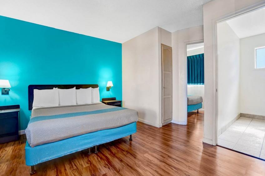 1 King Bed  Suite Non-Smoking - foto 15
