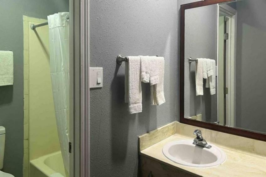 2 Queen Beds  Non-Smoking Micfridge - foto 7