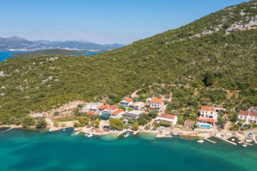 Beachfront Apartment house Hon with pool - foto 31