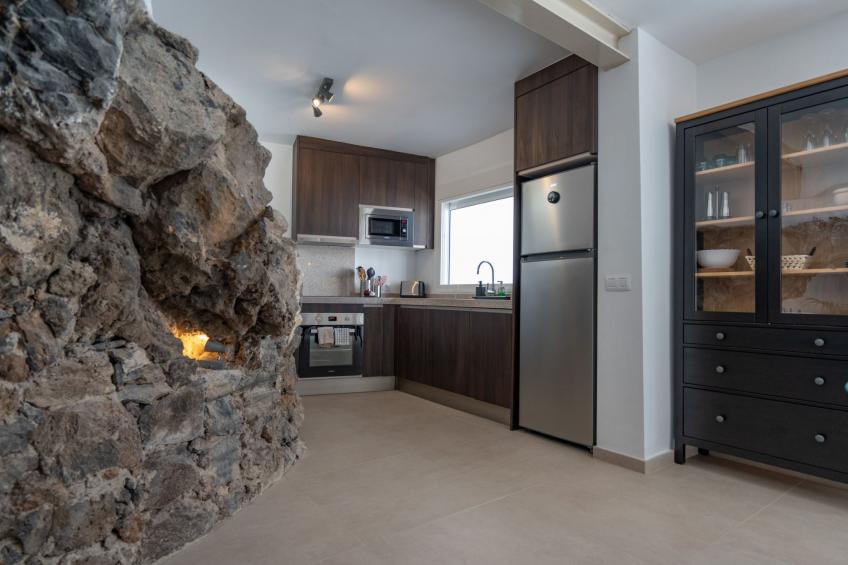 Spektakuläre Höhle mit zwei großen Terrassen am Meer - foto 36