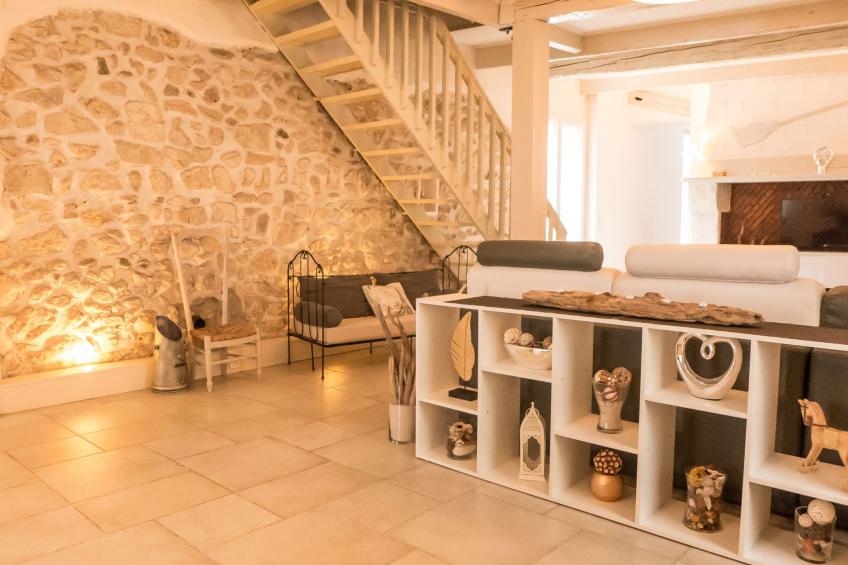 Schönes Haus in einem gemütlichen Dorf, durch das der Kanal verläuft - foto 7