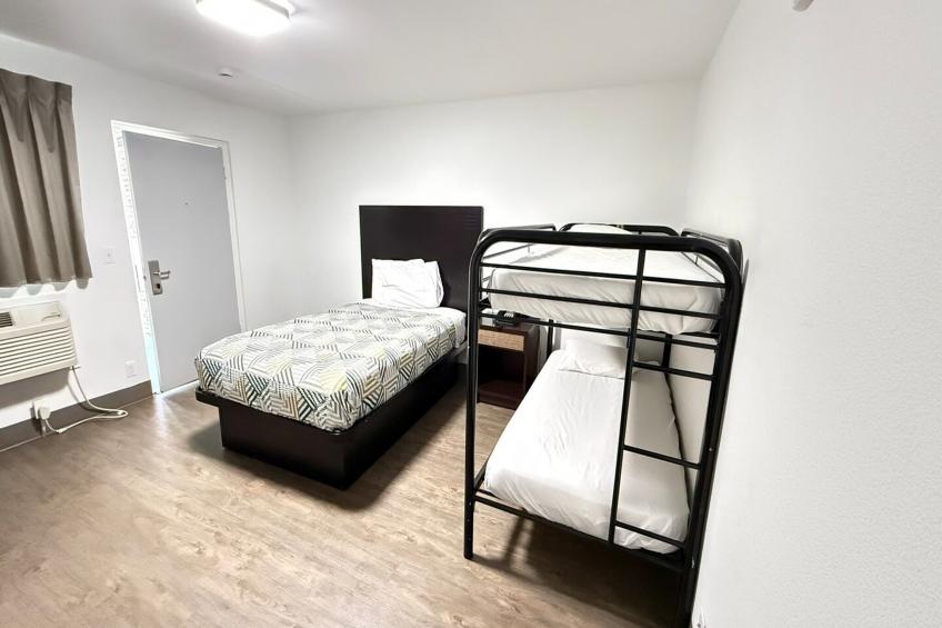 Family Studio Queen Bed with Bunk Bed - foto 6