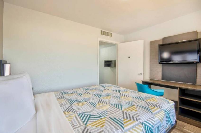 1 Queen Bed  Smoking - foto 6