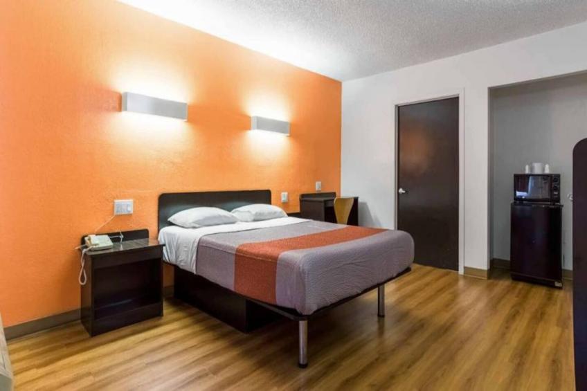 1 Queen Bed  Non-Smoking - foto 8