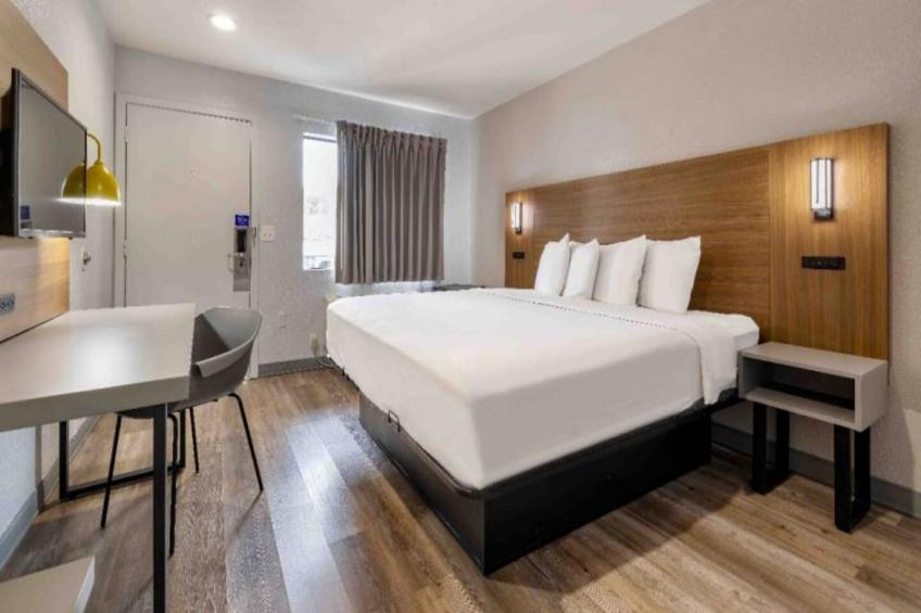 1 King Bed  Mobility Accessible Tub Nsmk - foto 6