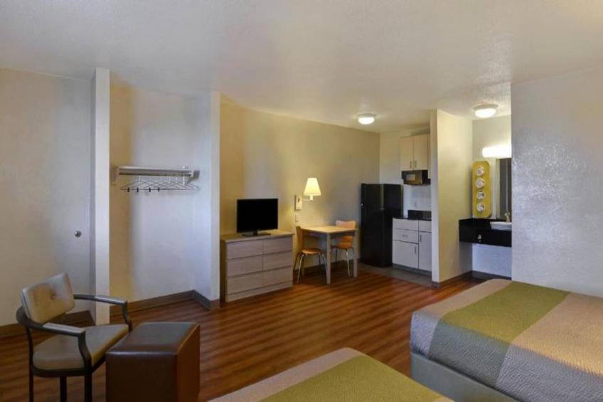 2 Queen Beds  Kitchen - foto 14
