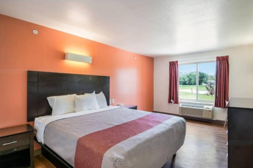 1 King Bed  Non-Smoking Micfridge - foto 2
