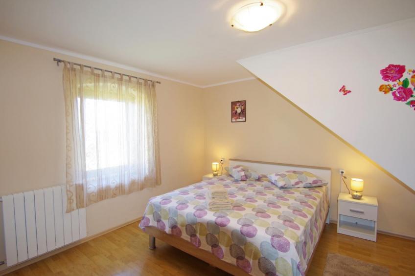 Schönes Haus mit großer grüner Umgebung, Pool - foto 23